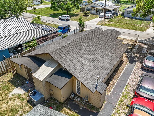 Building Photo - 517 Oak St