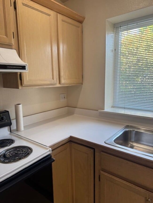 Building Photo - 2 Bdrm 1 bath
