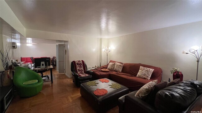 Foto del edificio - 102-30 66th Rd