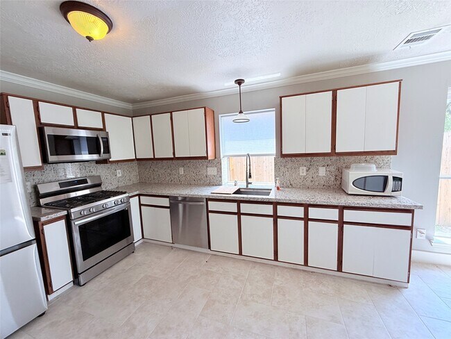 Foto del edificio - 1623 Stonehaven Village Cir