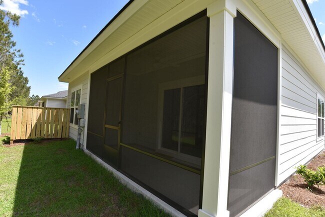 Foto del edificio - Charming Town Home Available