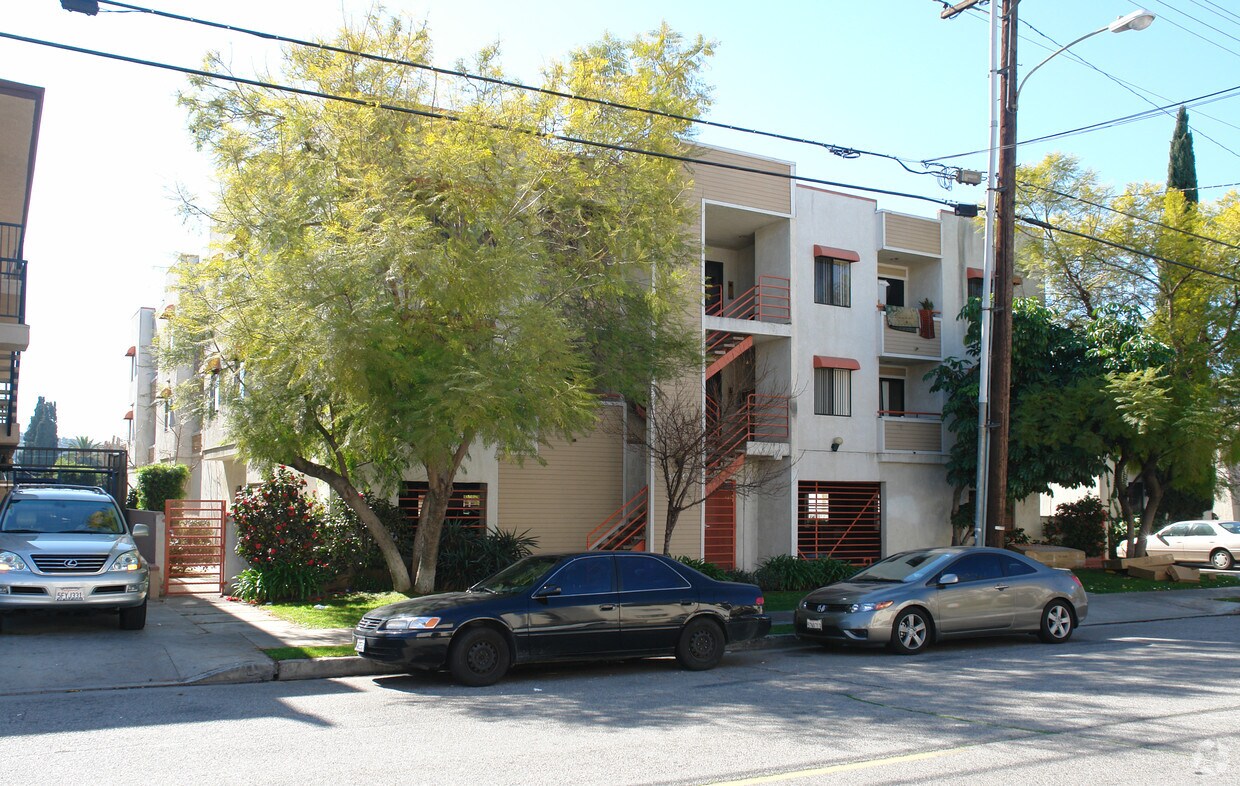 Building Photo - 900 E Lomita Ave