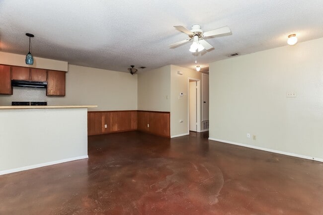 Building Photo - Rare Hill Country Gem | Upgraded Duplex on a Quiet Cul-de-Sac