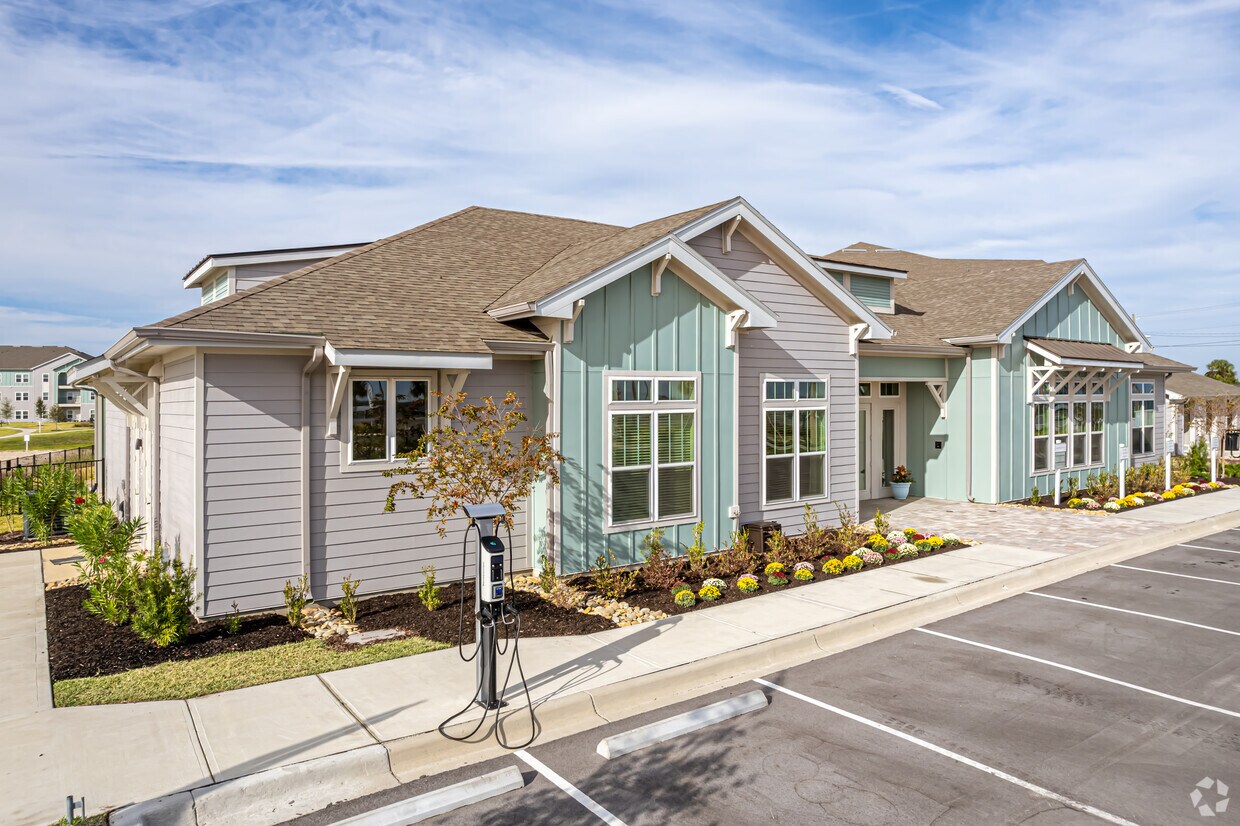 East Bay Flats Apartments in Parker, FL