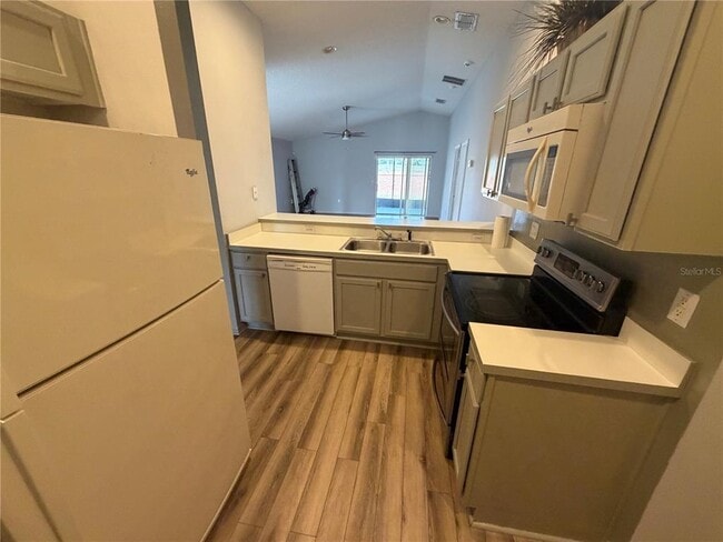 Foto del edificio - 15187 Harrowgate Way