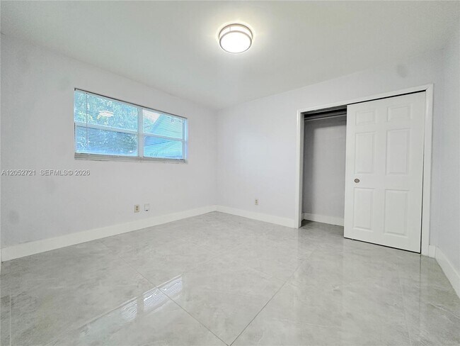 Foto del edificio - 940 NW 32nd Ct