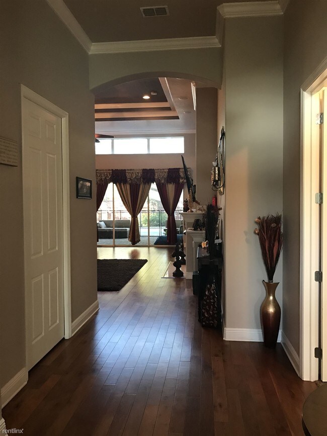 Foto del edificio - 2569 Grand Lakeside Dr