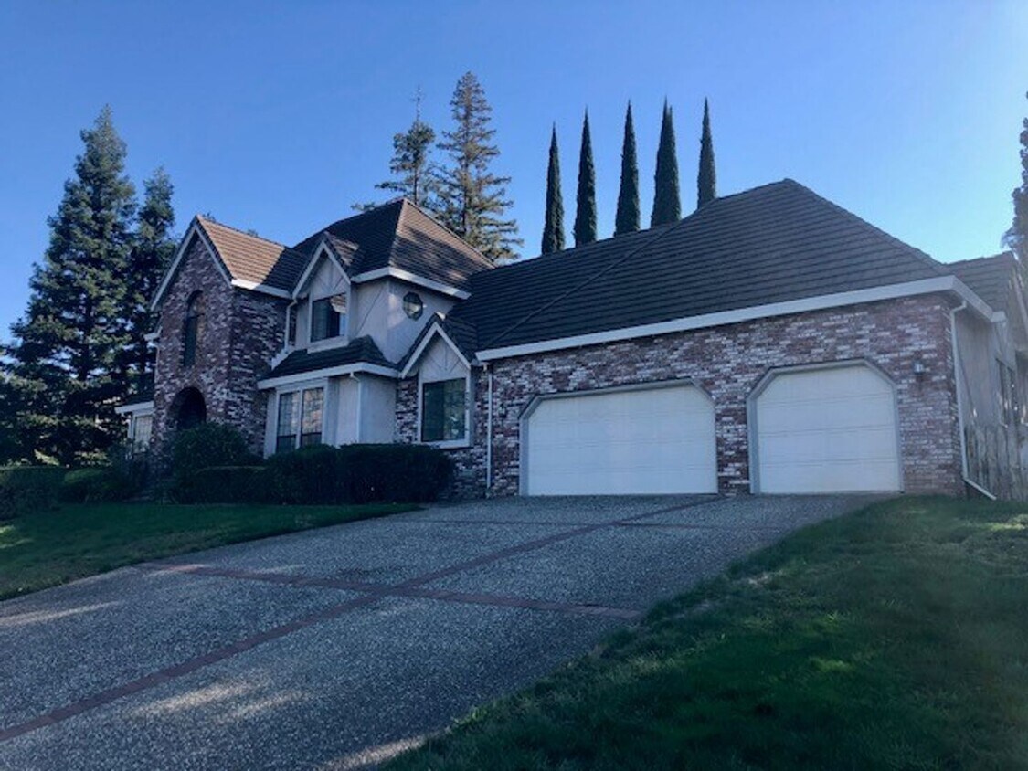 Primary Photo - Spacious 4 bedroom 3 bath home in Folsom