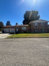 Building Photo - 1516-1518 E Maple Ave