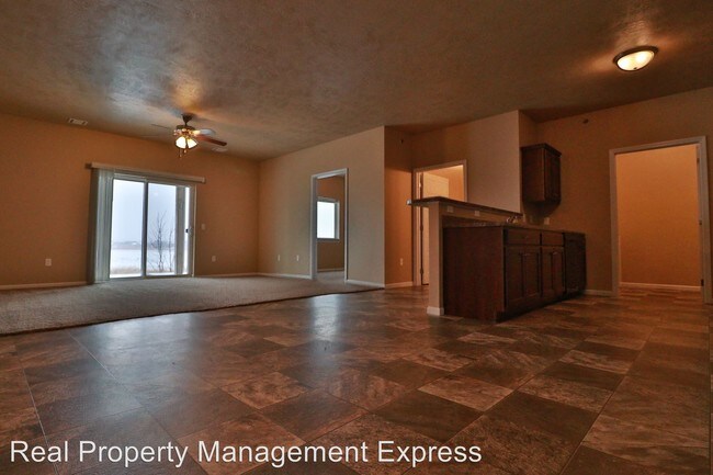 Building Photo - 2301 S Ellis Rd