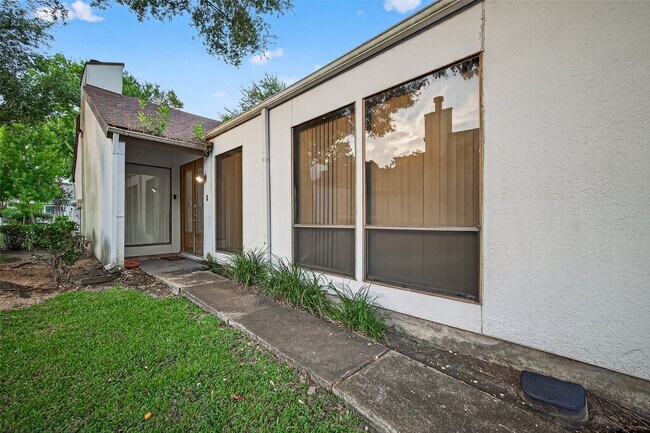Foto del edificio - 7655 S Braeswood Blvd
