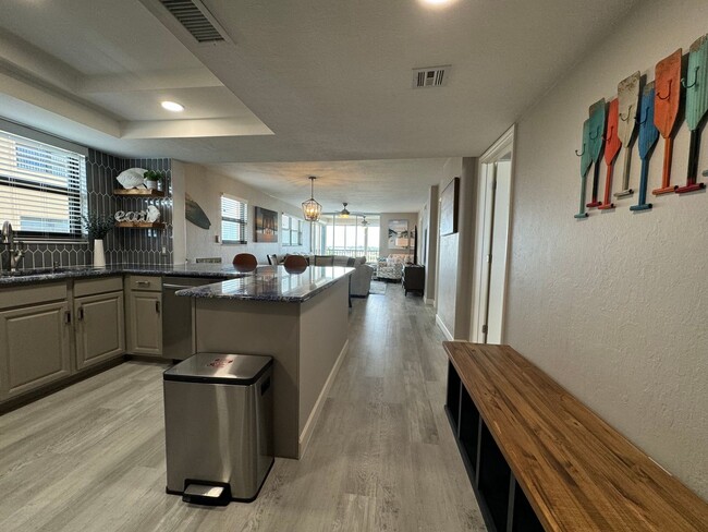 Foto del edificio - Top-Floor Cape Coral Condo with Wraparound...