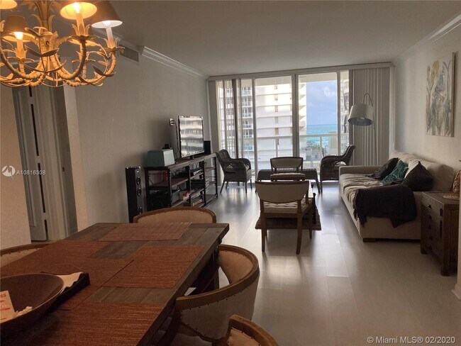 Foto del edificio - 5600 Collins Ave