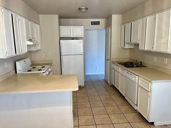 Foto del edificio - 2918 E Glen Dr