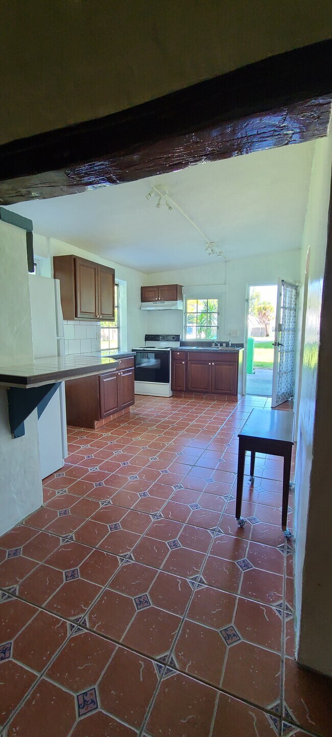 casa - 211 W Fray St