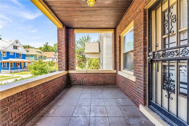 Foto del edificio - 1321 W 85th St
