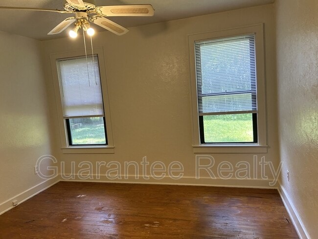 Building Photo - 2246 SE 3rd Ave