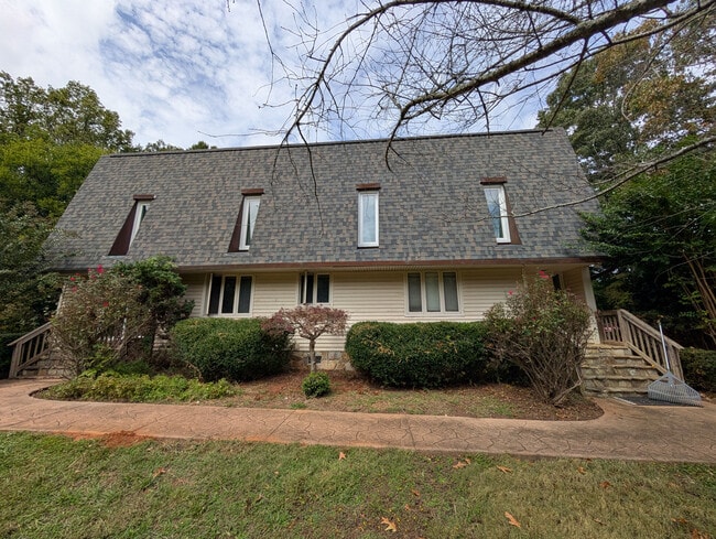 Foto del edificio - Room in House on Ranson Rd