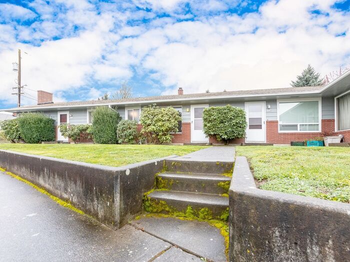 Foto principal - 7630 NE Broadway St