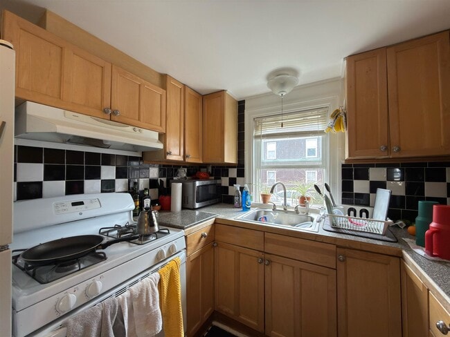 Building Photo - 28 Linden Ave