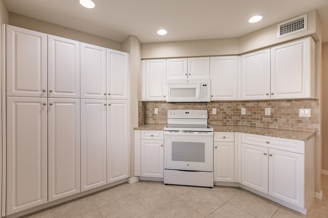 Building Photo - 27470 Palmesta Circle
