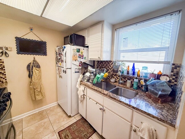 Building Photo - 422 SE 8th St