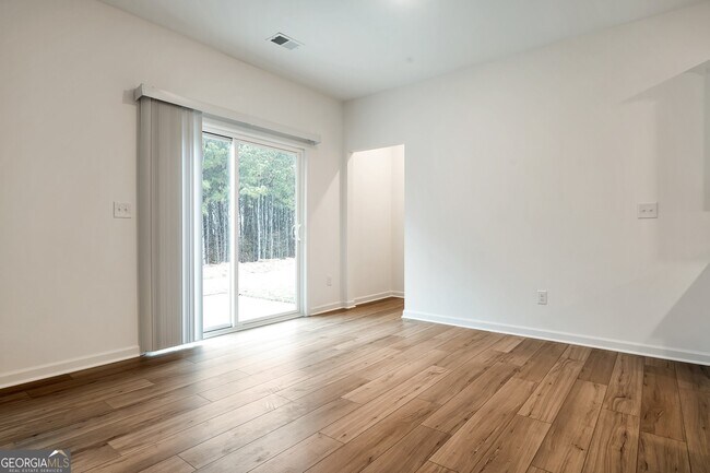 Building Photo - 811 Gelderland Dr