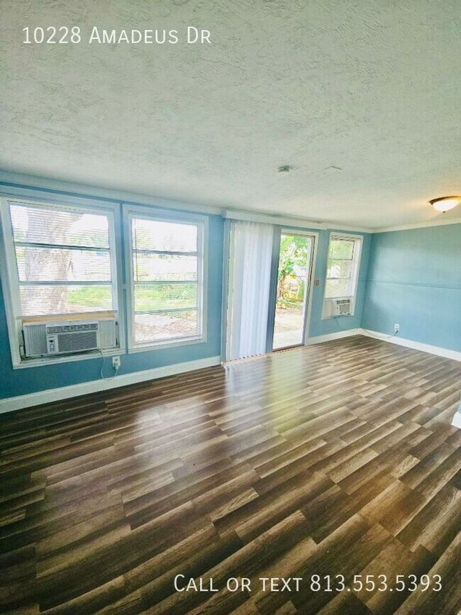 Foto del edificio - 10228 Amadeus Dr