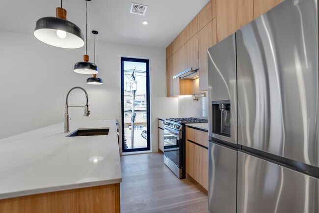 Building Photo - 339 69th St