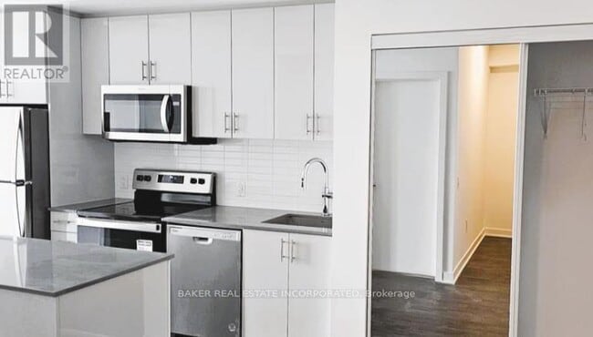 Building Photo - 2782 Barton St E