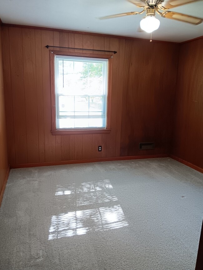 Building Photo - 121 Wildwood Ln