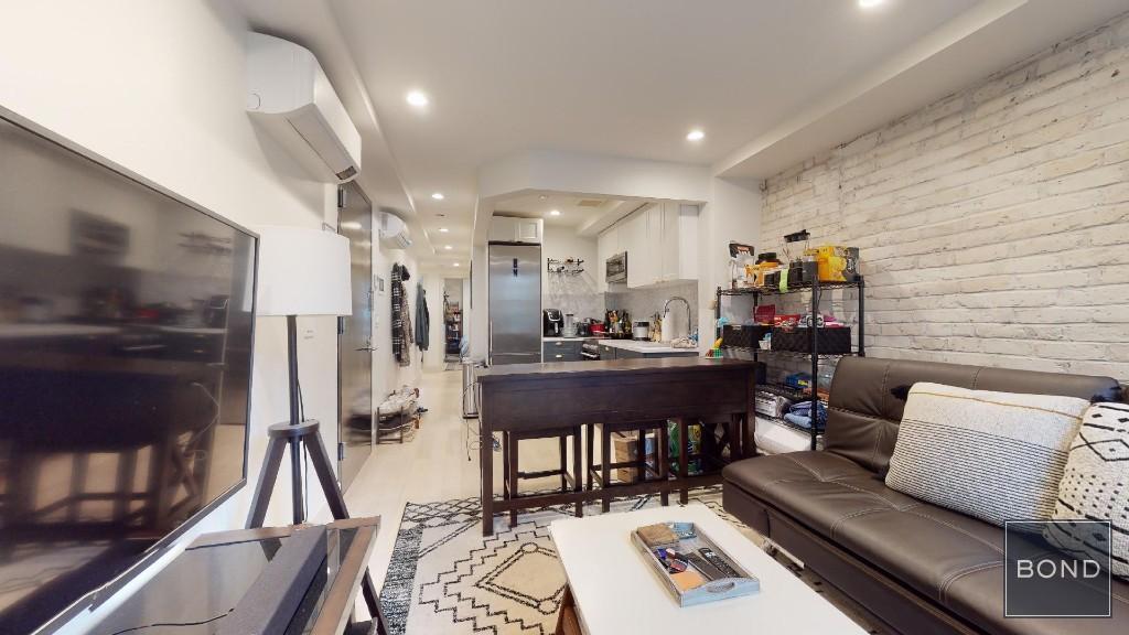 Primary Photo - 21 Avenue B