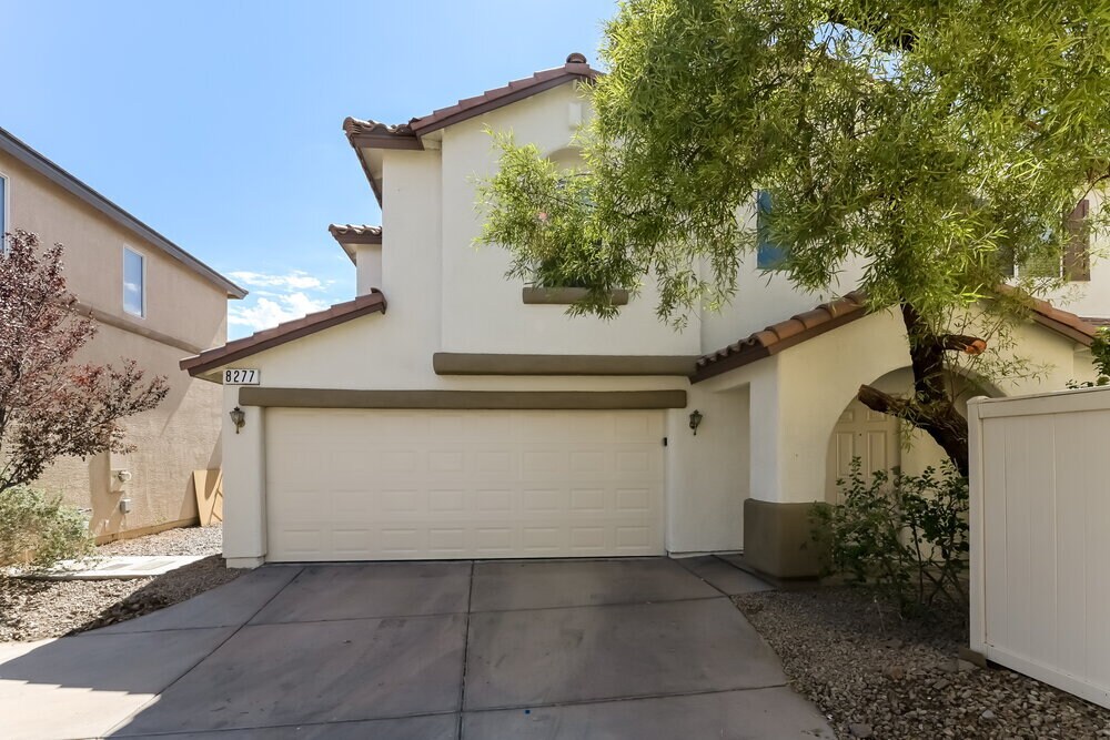 Foto principal - 8277 New Leaf Ave
