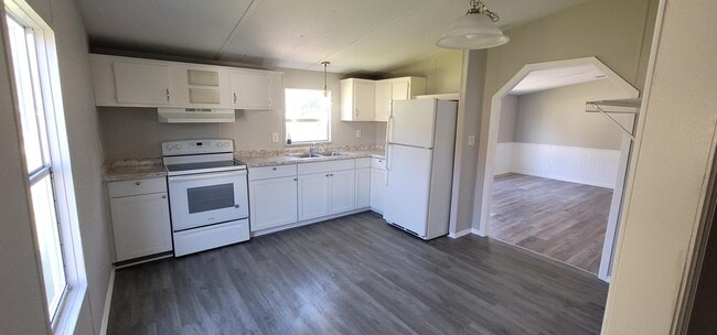 Building Photo - 3525 Island Oaks S