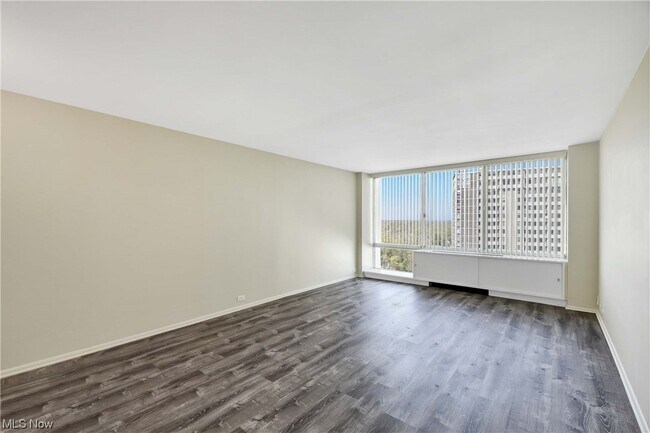 Building Photo - 12700 Lake Ave