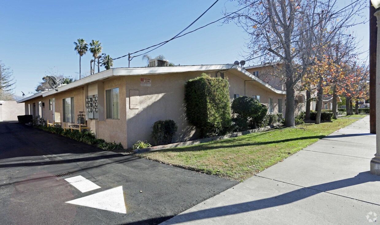 Building Photo - 1551 N Arrowhead Ave