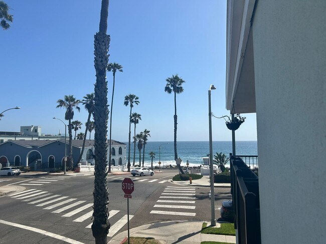 Foto del edificio - Just steps from the beach – enjoy ocean vi...