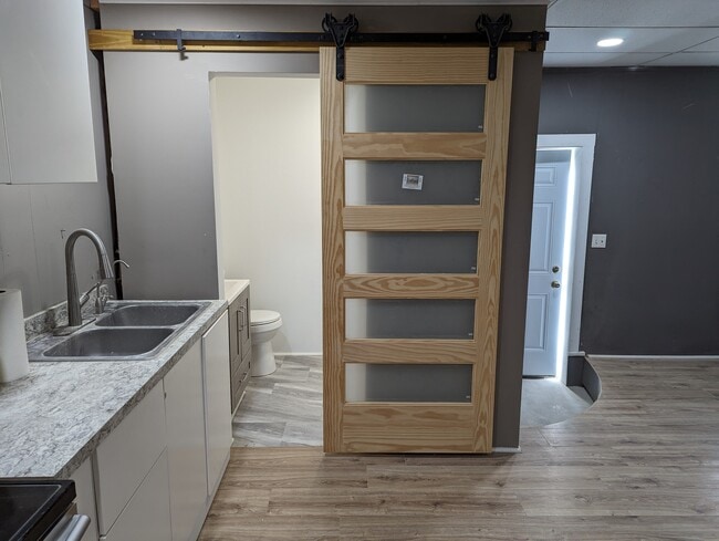 Building Photo - 920 Kinzler Ave