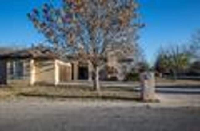 Building Photo - 400 Boulder Ridge Dr