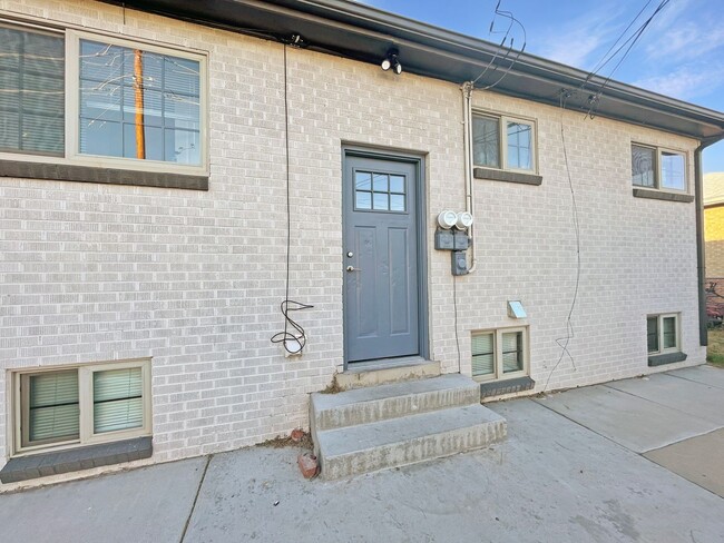 Building Photo - 2 BED, 1 BATH GARDEN LEVEL CONDO NEAR SLOA...