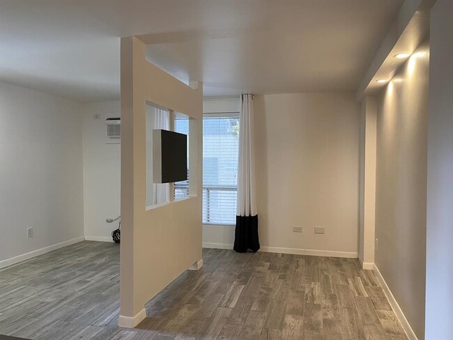 Building Photo - 5802 Circulo Dr