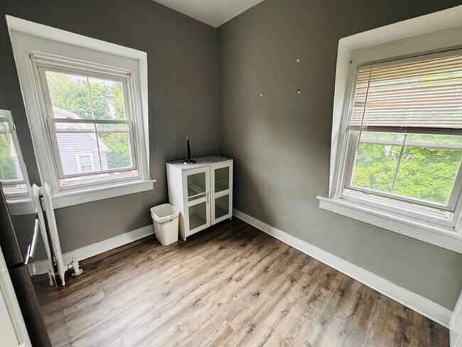 Foto del edificio - 145 Carpenter Ave