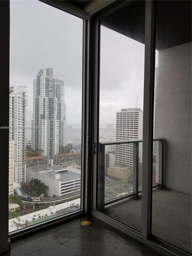 Foto del edificio - 151 SE 1st St