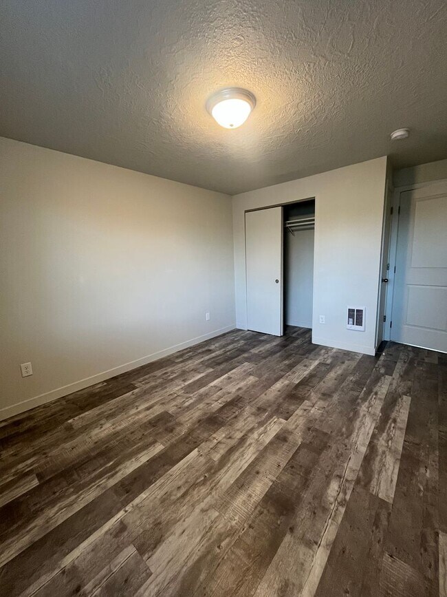 Foto del edificio - 1-Bedroom 1-Bathroom apartment in Cottage Grove