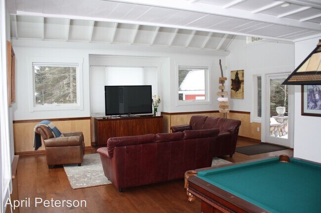 Building Photo - 5 br, 4.5 bath House - 5163 Greenwood Road