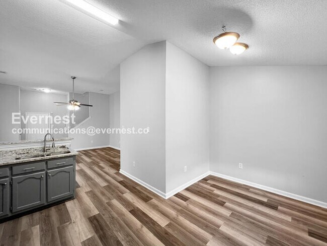 Foto del edificio - 5641 Kaitlyn Dr W