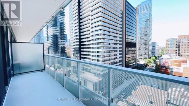 Building Photo - 501-501 Yonge St