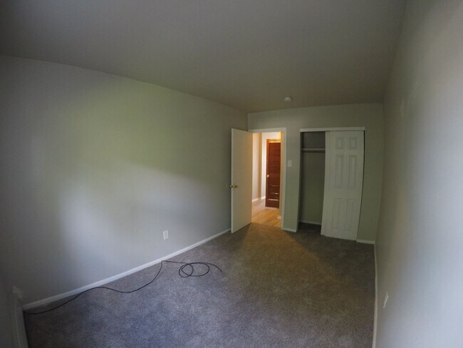 Building Photo - SPACIOUS 2bd/1ba Wissinoming Available NOW!