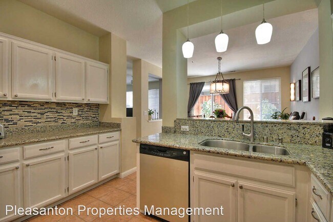 Foto del edificio - 3 br, 2.5 bath House - 7442 Brigadoon Way