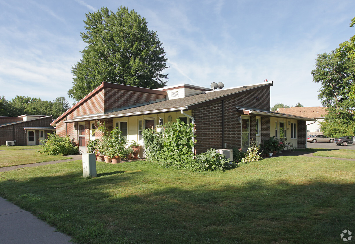 Primary Photo - General Pulaski Terrace